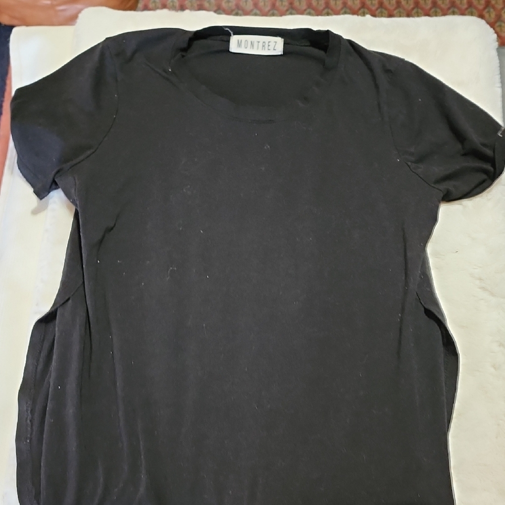 Montrez Black T-Shirt. Womens Size Medium. Slitted Sides For Style.